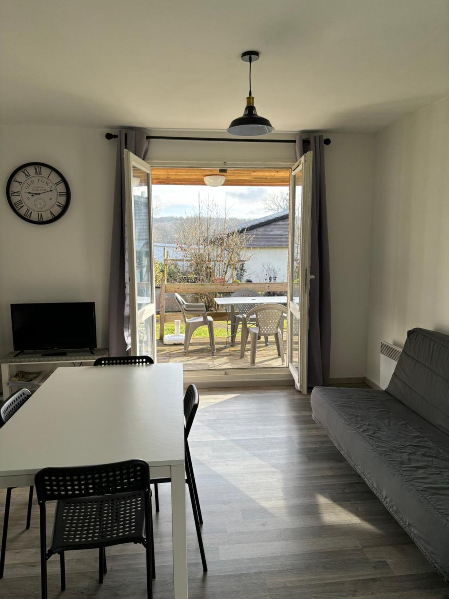 Studio Albert Avec Terrasse A Proximite De Мец Екстер'єр фото